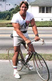 Arnold "Arnie" Schwarzenegger auf dem Rad